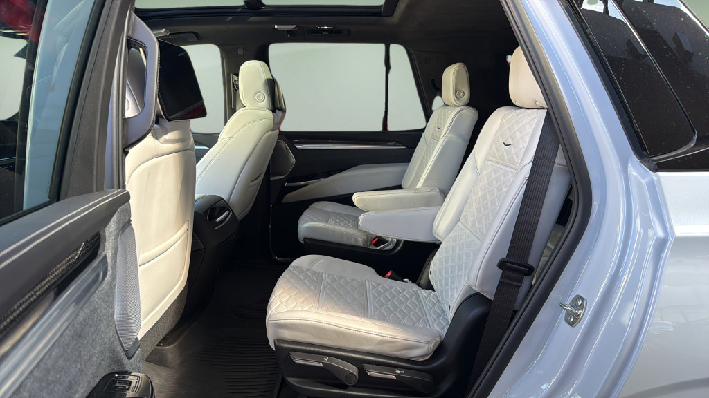 Certified 2026 Cadillac Escalade V w/ LPO, ONYX Package AWD/4WD image 21