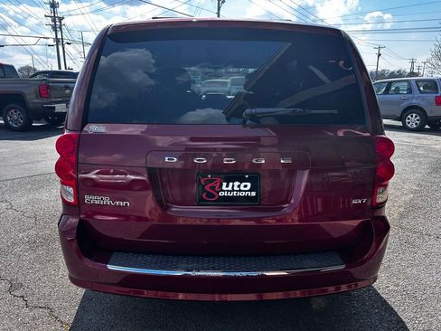 Used 2014 Dodge Grand Caravan SXT FWD image 4
