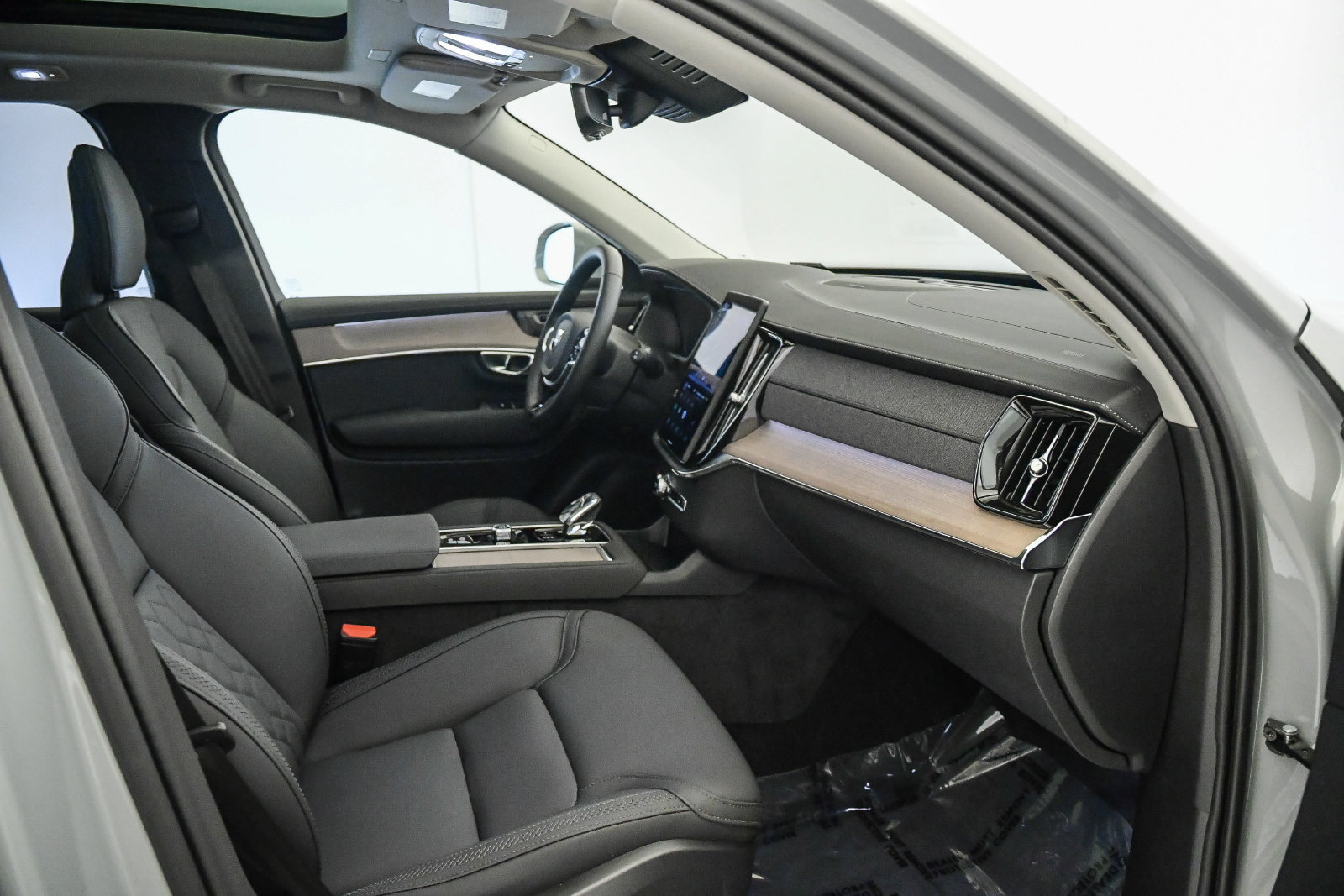 Certified 2026 Volvo XC90 B6 Plus AWD/4WD image 16