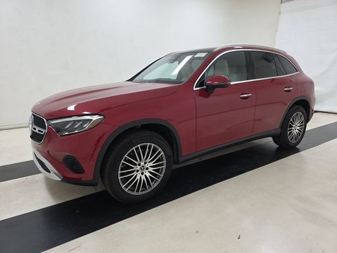 Used 2025 Mercedes-Benz GLC 300 4MATIC image 1