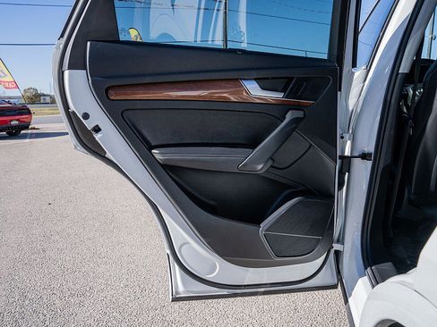 Used 2021 Audi Q5 2.0T Premium Plus w/ Premium Plus Package image 11