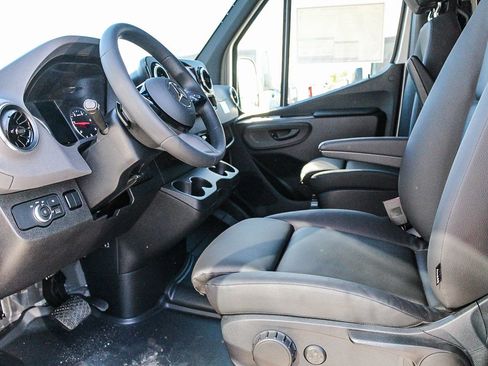 New 2025 Mercedes-Benz Sprinter 2500 image 18