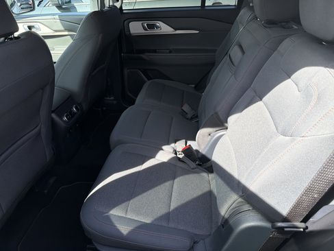 Used 2025 Ford Explorer Active image 24