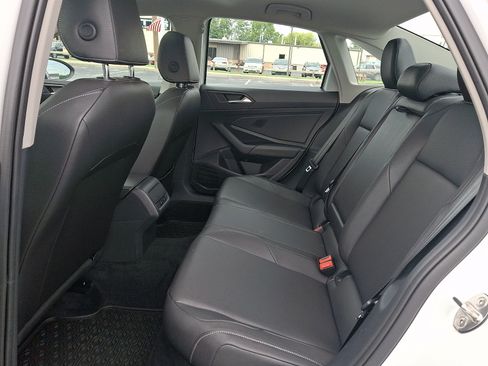 Used 2019 Volkswagen Jetta SEL w/ Cold Weather Package FWD image 10