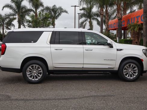 Used 2021 GMC Yukon XL SLT w/ SLT Premium Package image 10