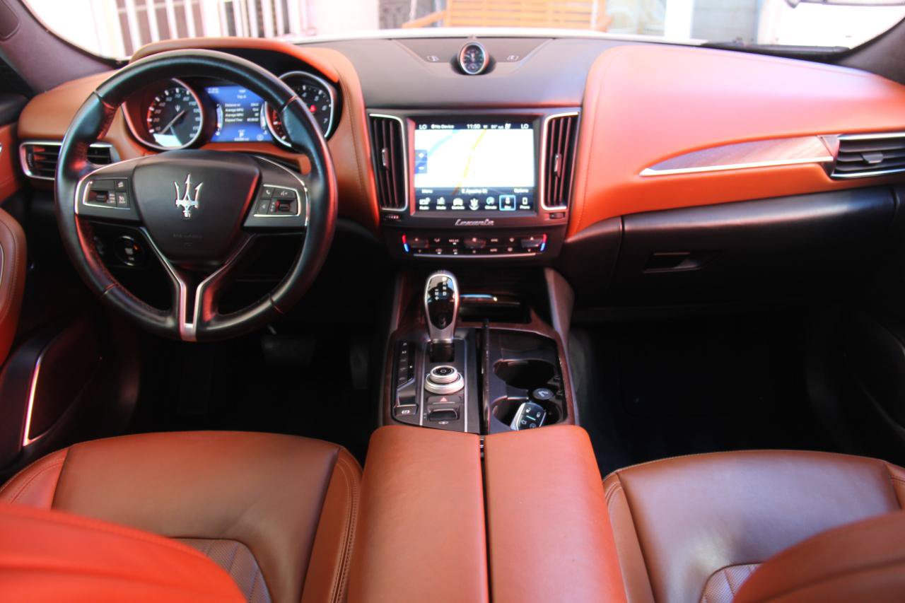 Used 2018 Maserati Levante GranLusso AWD/4WD image 9