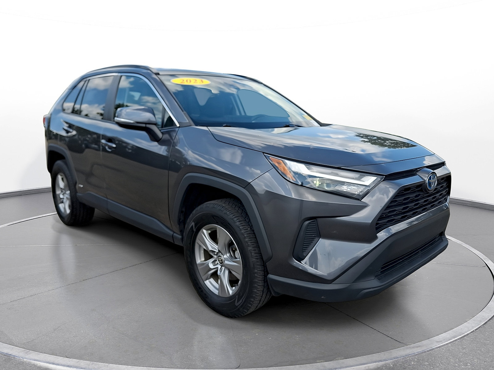 Used 2023 Toyota RAV4 XLE AWD/4WD image 1