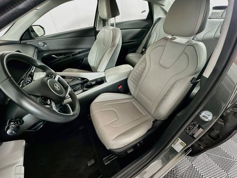 Used 2025 Hyundai Elantra Limited FWD image 13