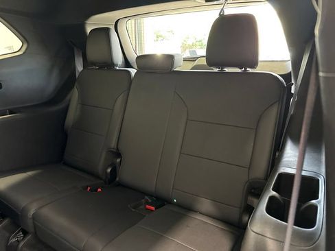 Used 2025 Buick Enclave Preferred AWD/4WD image 19