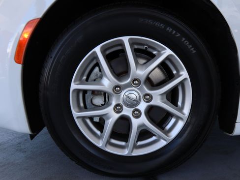 Used 2021 Chrysler Voyager Lxi image 13