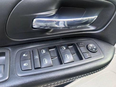 Used 2017 Dodge Grand Caravan SXT w/ Rear Park Assist Package FWD image 22