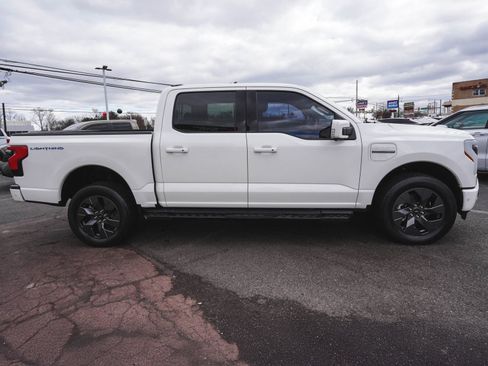 Used 2022 Ford F150 Lightning Lariat image 4