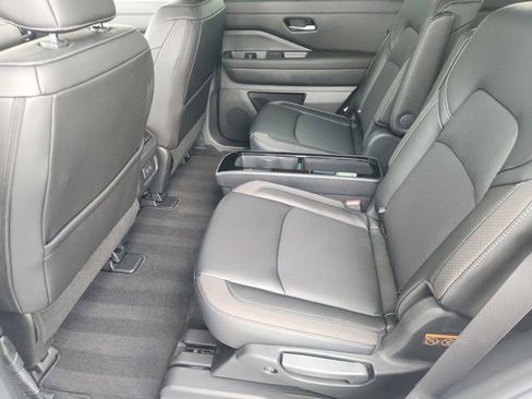 Used 2026 Nissan Pathfinder SL w/ SL Premium Package FWD image 24