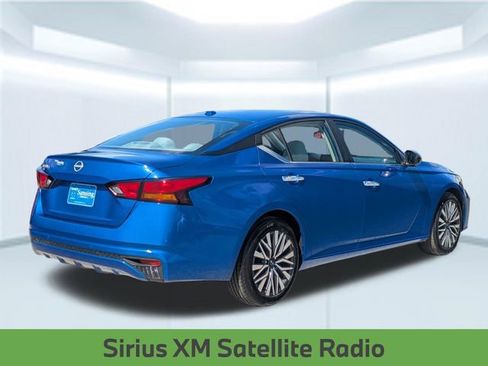 Used 2025 Nissan Altima 2.5 SV FWD image 6