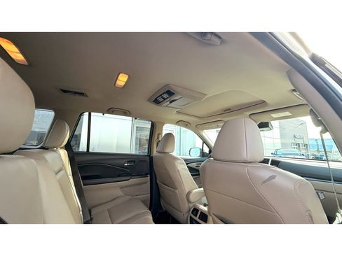 Used 2016 Honda Pilot Touring image 10