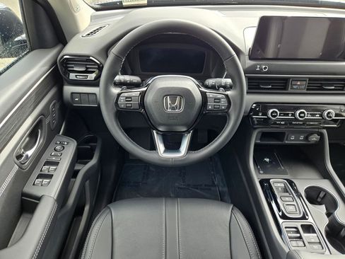 New 2026 Honda Pilot Touring image 13