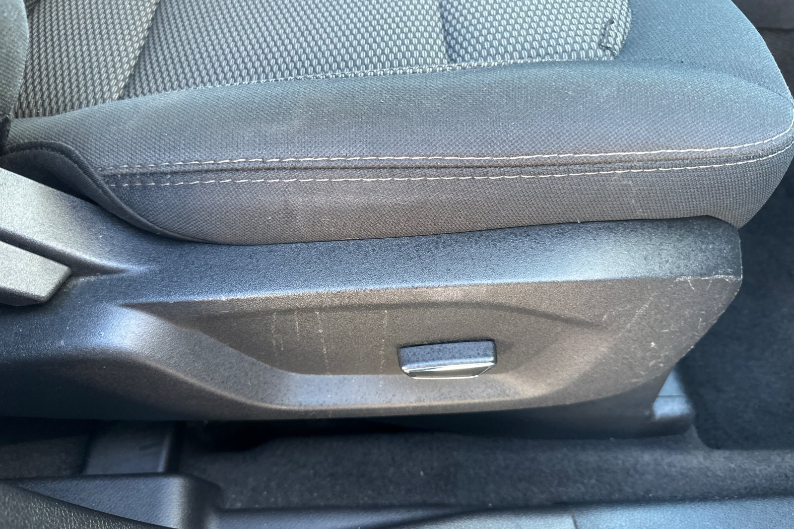 Used 2017 Ford Explorer XLT FWD image 23