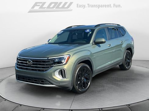 Certified 2026 Volkswagen Atlas SE w/ Panoramic Sunroof Package AWD/4WD image 4