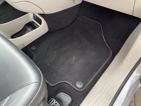 Used 2024 Chrysler Pacifica Touring-L image 34