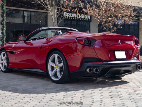 Used 2019 Ferrari Portofino image 6