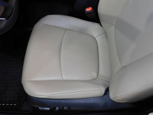 Used 2021 Toyota Sienna XLE image 31