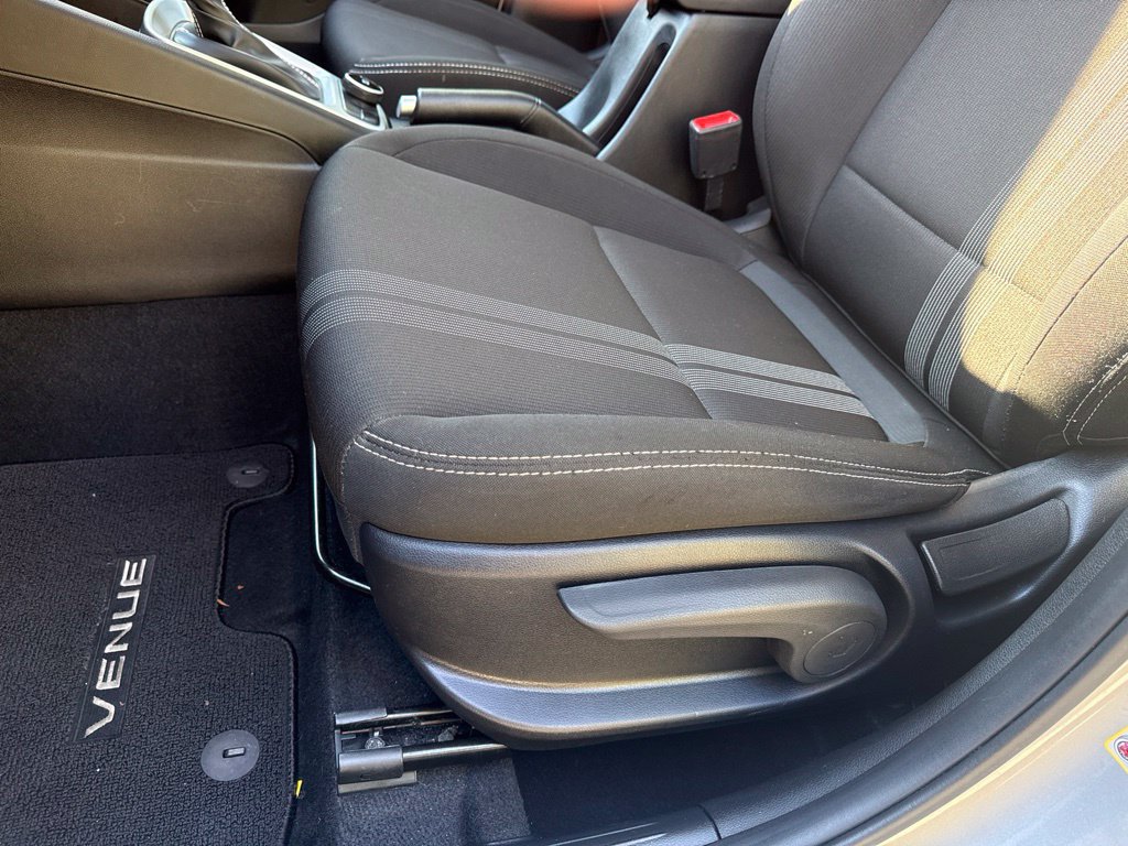 Used 2025 Hyundai Venue SEL FWD image 19