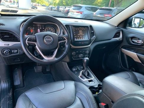 Used 2018 Jeep Cherokee Limited AWD/4WD image 19