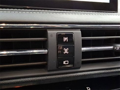 Used 2022 Lincoln Corsair AWD w/ Premium Package image 18