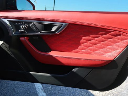 Used 2020 Jaguar F-TYPE SVR image 45