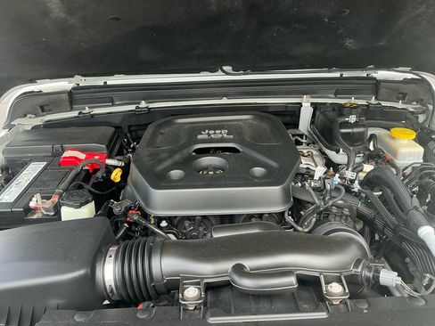Used 2019 Jeep Wrangler Unlimited Sahara AWD/4WD image 25