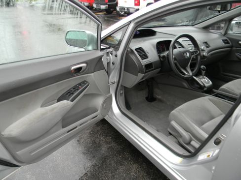 Used 2010 Honda Civic LX image 6