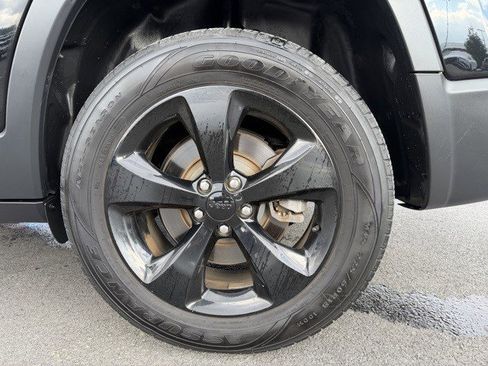 Used 2019 Jeep Cherokee Latitude Plus image 23