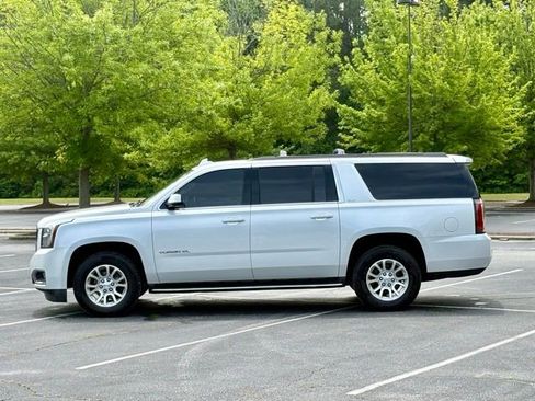 Used 2017 GMC Yukon XL SLT w/ Open Road Package AWD/4WD image 3