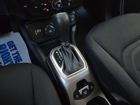 Used 2022 Jeep Renegade Latitude w/ Convenience Group AWD/4WD image 27