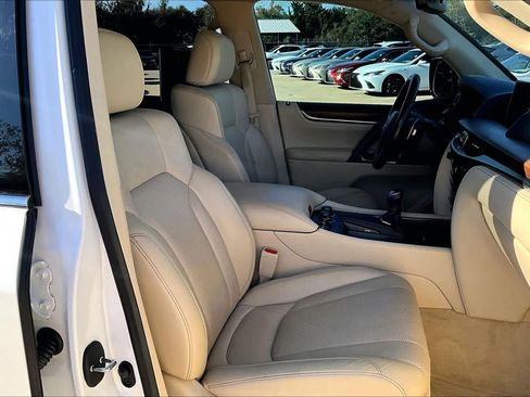 Used 2017 Lexus LX 570 4WD image 8