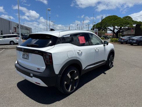 Used 2026 Nissan Kicks SR FWD image 3