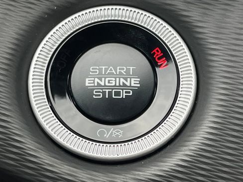 New 2025 Jeep Grand Cherokee Altitude image 9