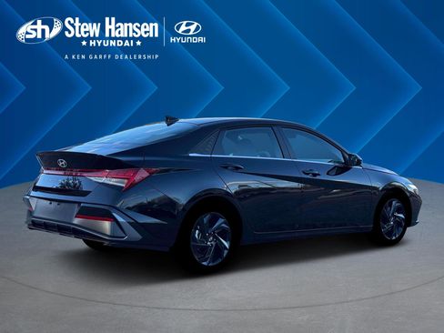 New 2026 Hyundai Elantra SEL Sport Premium image 9