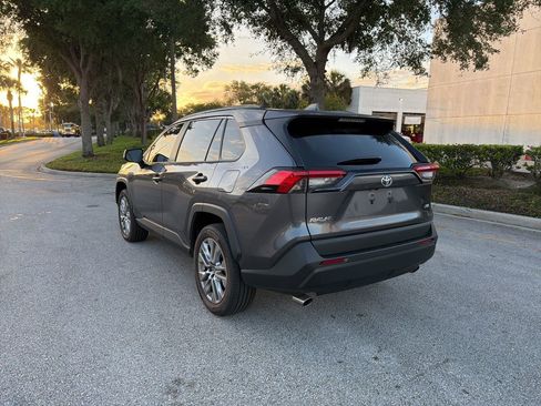 Used 2022 Toyota RAV4 XLE Premium image 3