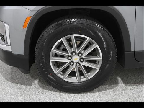 Used 2023 Chevrolet Traverse LT FWD image 23