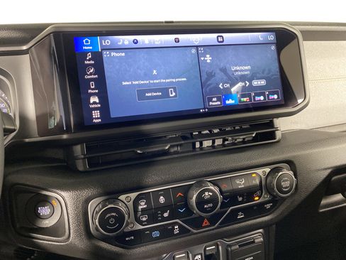 Used 2024 Jeep Wrangler Unlimited w/ Convenience Group AWD/4WD image 29