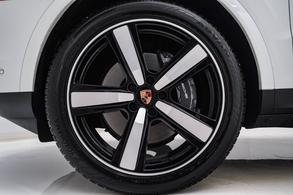Certified 2026 Porsche Cayenne Coupe AWD/4WD image 13