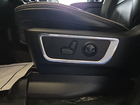 Used 2022 RAM 1500 Laramie AWD/4WD image 16
