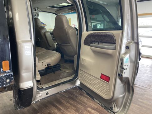 Used 2004 Ford F350 SRW SUPER DUTY image 19