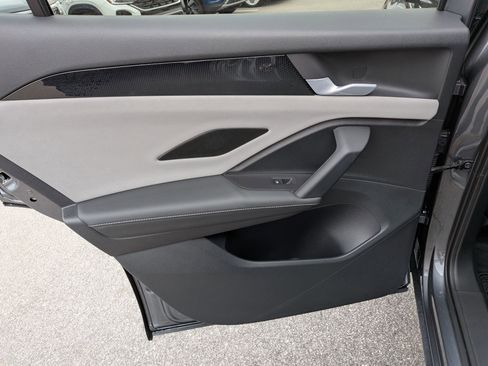 Used 2025 Volkswagen Tiguan SE R-Line image 25