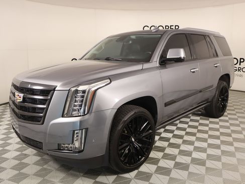 Used 2020 Cadillac Escalade Premium Luxury w/ Escalade Sport Edition image 10