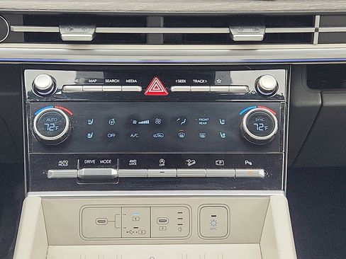Used 2025 Hyundai Santa Fe Limited AWD/4WD image 18