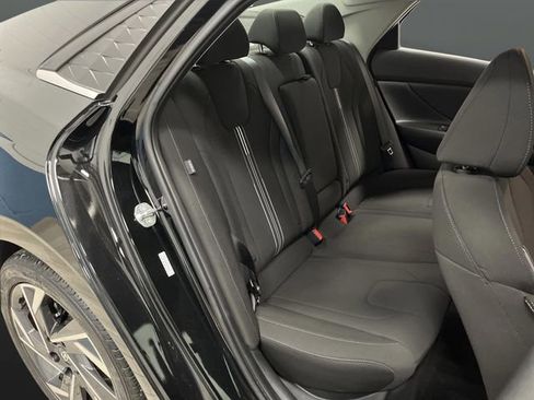 Used 2024 Hyundai Elantra SEL w/ Convenience Package image 31