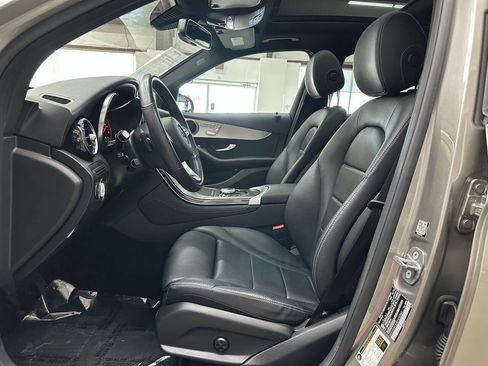 Used 2019 Mercedes-Benz GLC 300 GLC 300 4MATIC AWD 4dr SUV w/ Premium Package image 11