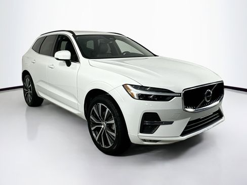 Used 2022 Volvo XC60 B5 Momentum w/ Protection Package Premier image 3
